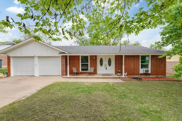 916 Gettysburg Place, Bedford, TX 76022