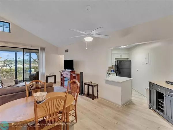 Oakland Park, FL 33309,213 Lake Pointe Dr  #211