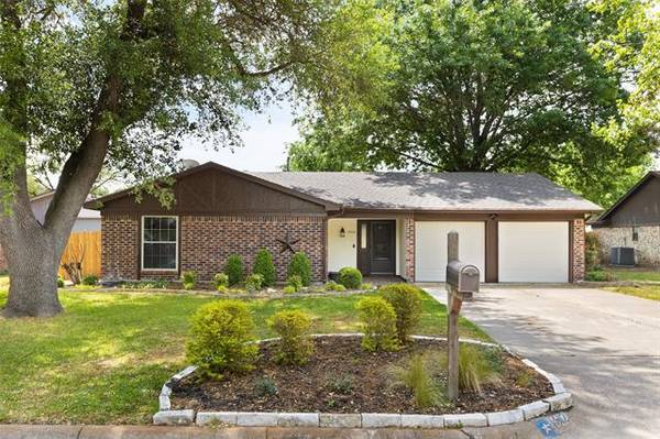 1612 Timbercreek Road, Benbrook, TX 76126