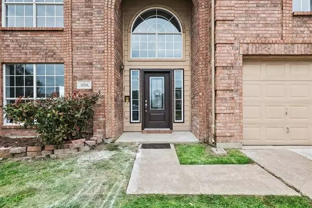 6703 Meadowcrest Drive, Arlington, TX 76002