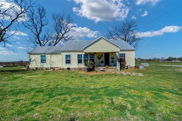 2074 W FM 922, Valley View, TX 76272