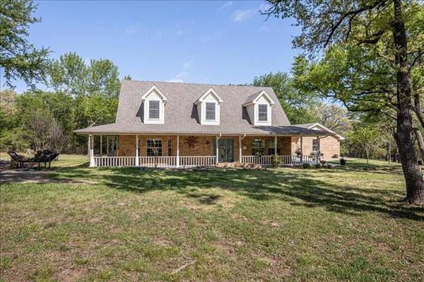 806 J E Woody Road, Springtown, TX 76082