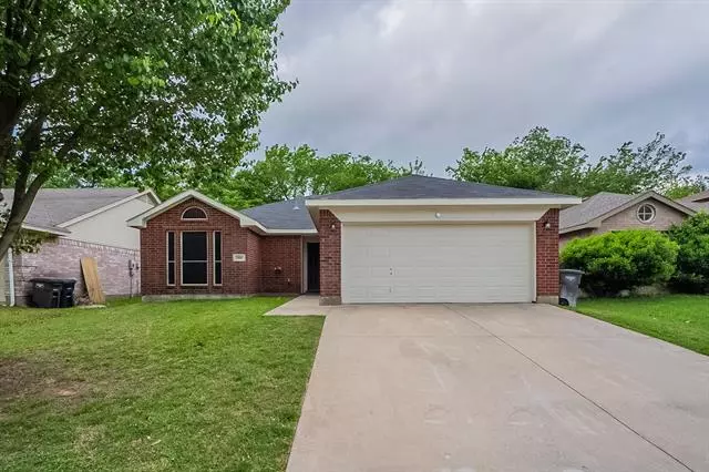 2816 Beaty Court, Fort Worth, TX 76112