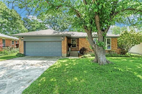 9038 Lydgate Drive, Dallas, TX 75238