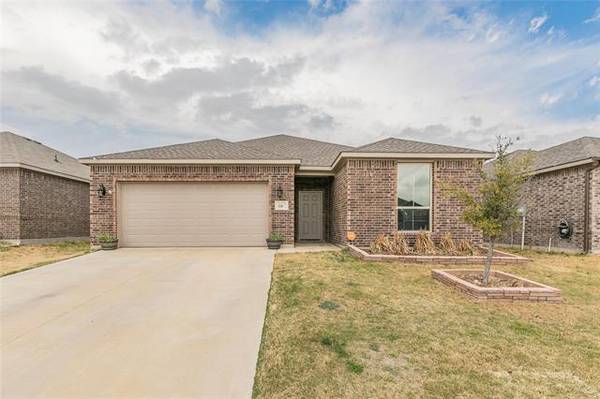 328 Emerald Creek Drive, Fort Worth, TX 76131