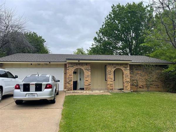 808 Rockwall Drive, Euless, TX 76039