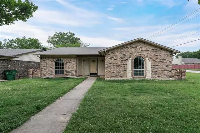 6629 Wooddale Drive, Watauga, TX 76148