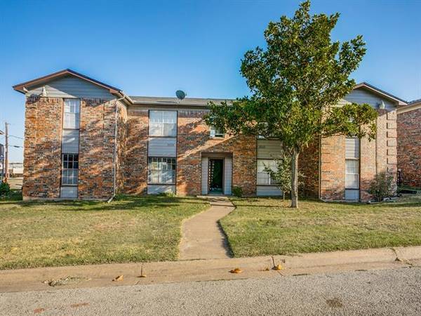 8036 Cambridge Circle,  White Settlement,  TX 76108