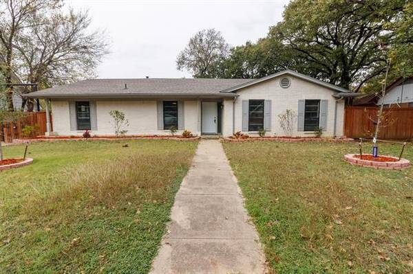 3525 Alhambra Drive, Forest Hill, TX 76119