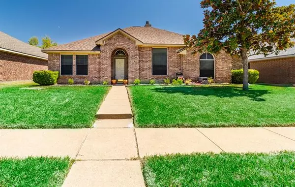 110 Forest Park Lane, Red Oak, TX 75154