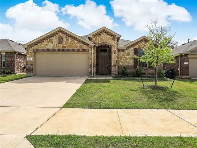 2085 W Alamandine Avenue, Cross Roads, TX 76227