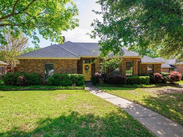 606 Williamsburg Drive, Ennis, TX 75119