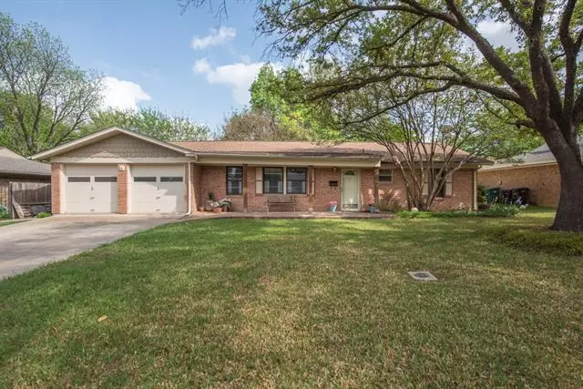 5829 Waltham Avenue, Fort Worth, TX 76133