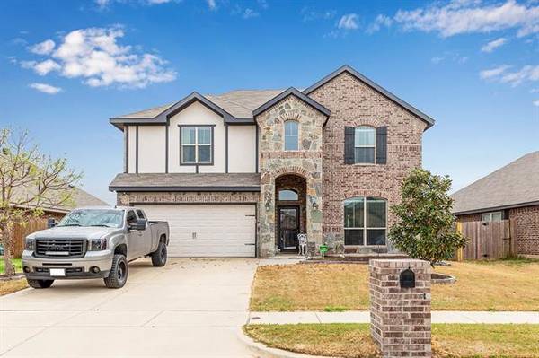 737 Ravenwood Drive, Saginaw, TX 76179