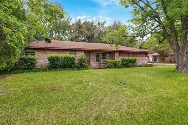 501 N 2nd Street, Quinlan, TX 75474