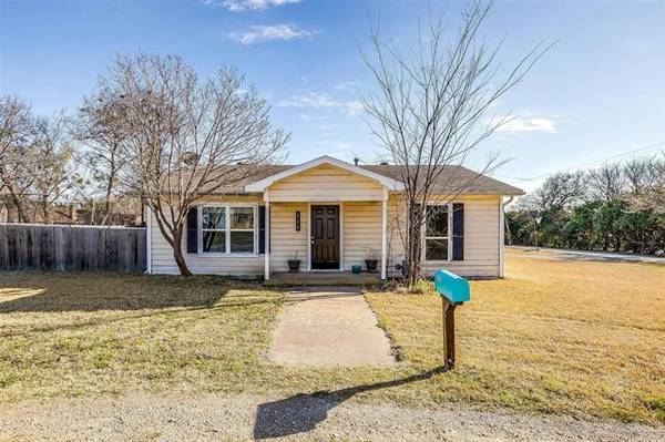 111 W Shelton Street, Alvarado, TX 76009