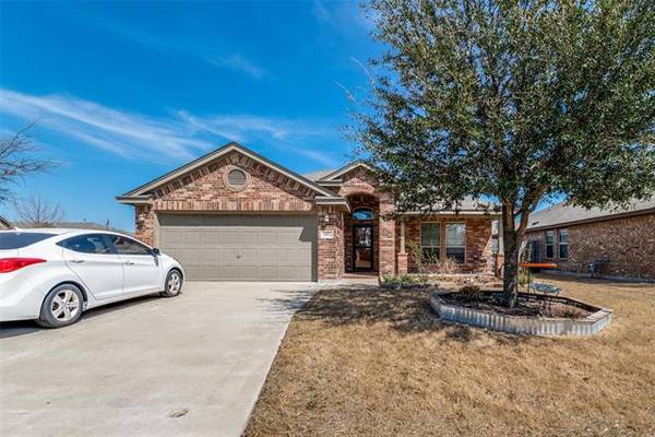 157 Spring Hollow Drive, Saginaw, TX 76131