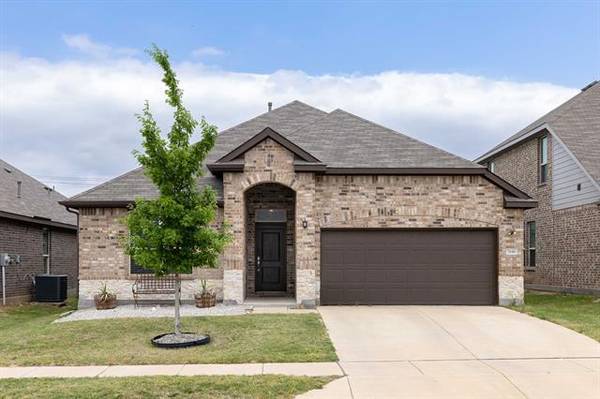 7616 Spring Drive, Watauga, TX 76148