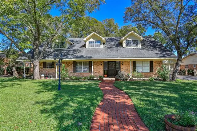 604 Aspen Road, Gainesville, TX 76240