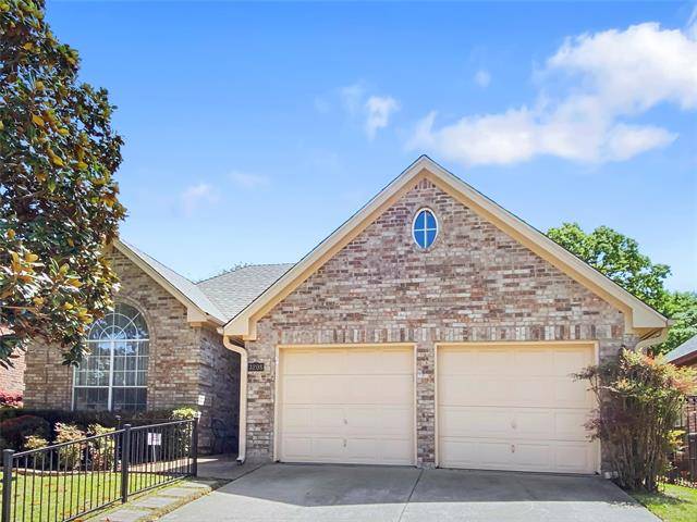 3208 Village Oak Drive, Arlington, TX 76017