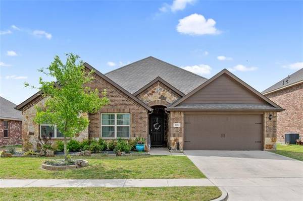 526 Clearlake Drive, Waxahachie, TX 75165