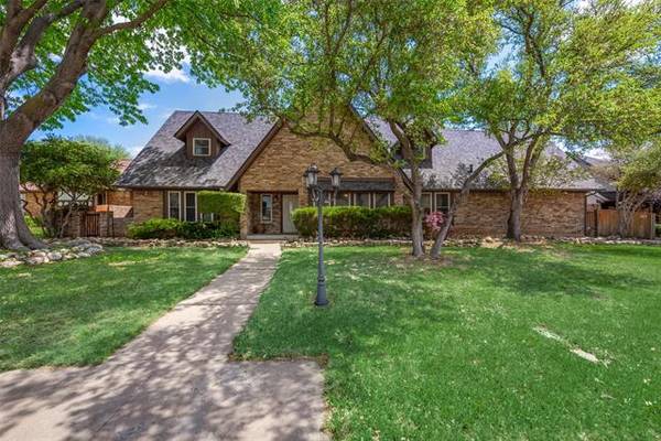 4004 Diamond Loch W, North Richland Hills, TX 76180