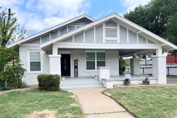 1008 W Walker Street, Breckenridge, TX 76424