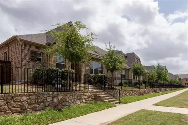 Euless, TX 76040,310 Julia Lane