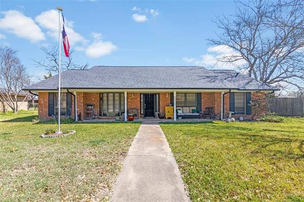 300 Highland Drive, Ennis, TX 75119