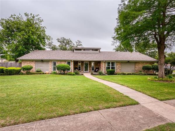 200 Lansford Drive, Benbrook, TX 76126