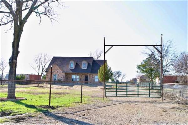 2309 Kris Court, Alvarado, TX 76009