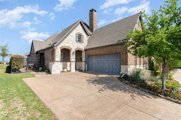 621 The Lakes Boulevard, Lewisville, TX 75056