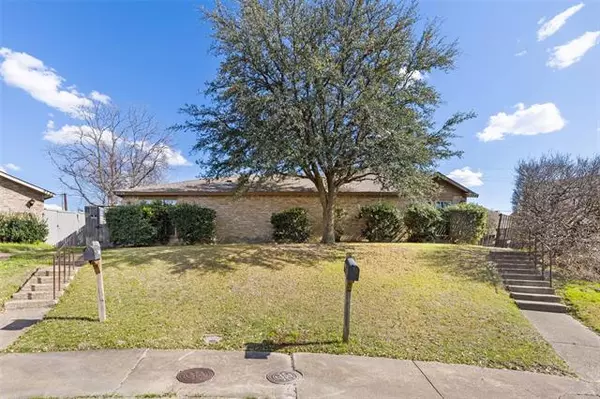 9722 Summerwood Circle, Dallas, TX 75243