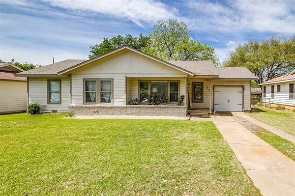 3537 Meadow Oaks Drive, Haltom City, TX 76117