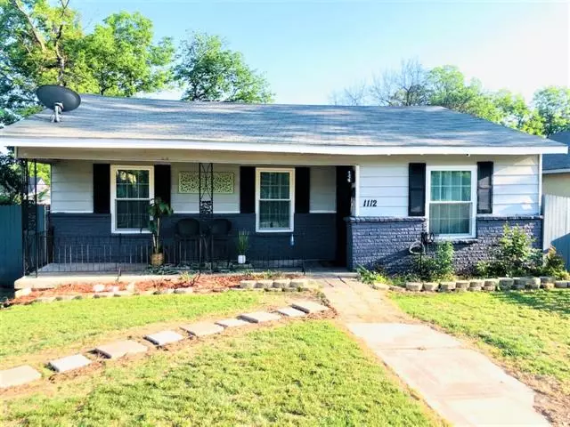 1112 E Arlington Avenue, Fort Worth, TX 76104