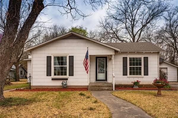 613 S Avenue J, Clifton, TX 76634