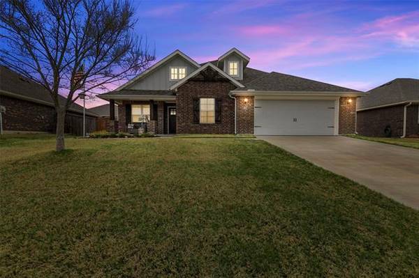 4015 Kensington Drive, Sanger, TX 76266