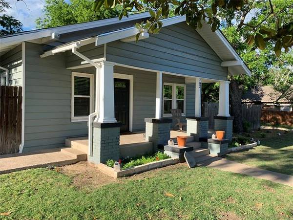 702 W Bridge Street, Weatherford, TX 76086