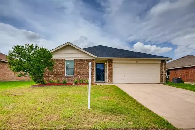 327 Quail Crossing Drive, Sanger, TX 76266