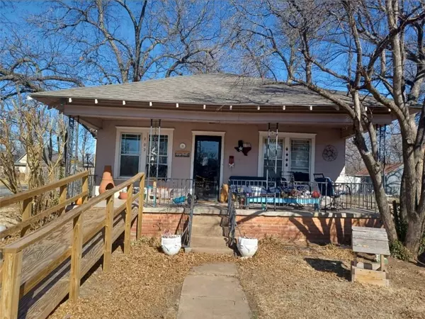 203 E Texas Street, Walters, OK 73572