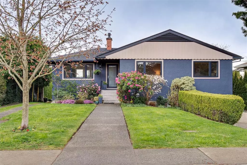 Oak Bay, BC V8R 3C2,2199 Allenby St