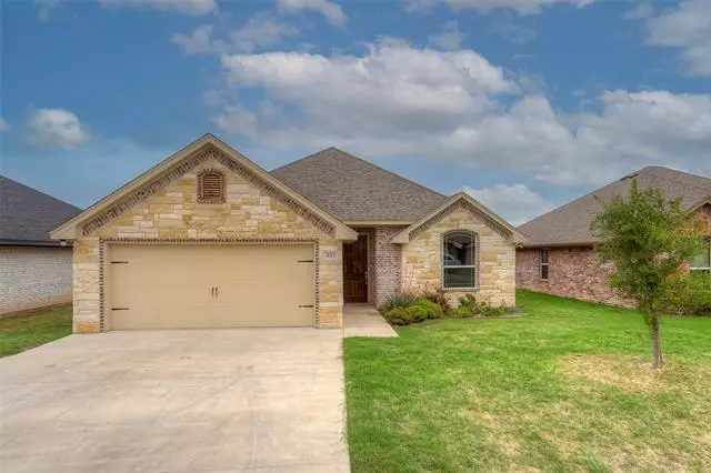 453 Silverton Drive, Granbury, TX 76049