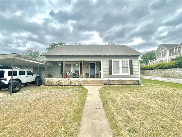 203 W Walcott, Comanche, TX 76442