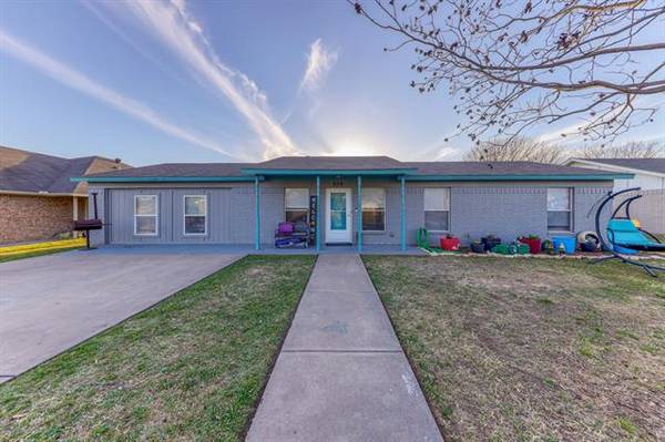 928 Sylvia Street, Weatherford, TX 76086