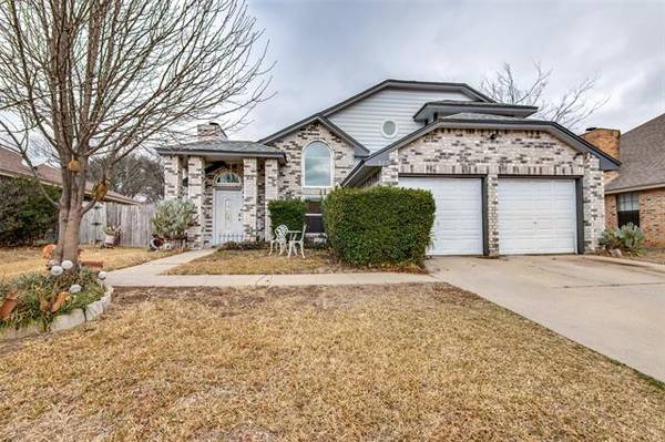 225 Iberis Drive, Arlington, TX 76018