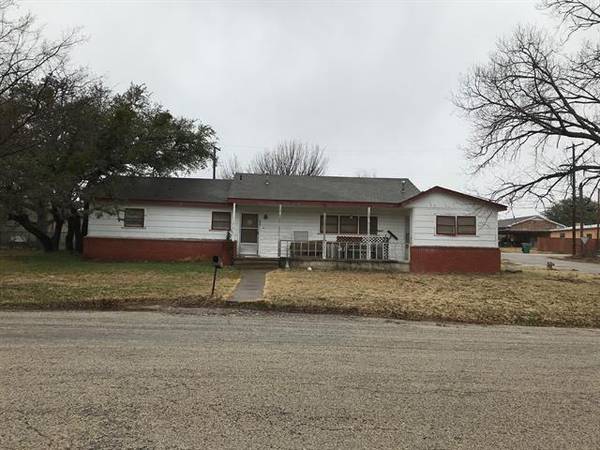 205 Sunset Drive, Comanche, TX 76442