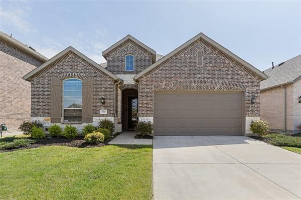 1916 Steppe Trail Drive, Aubrey, TX 76227