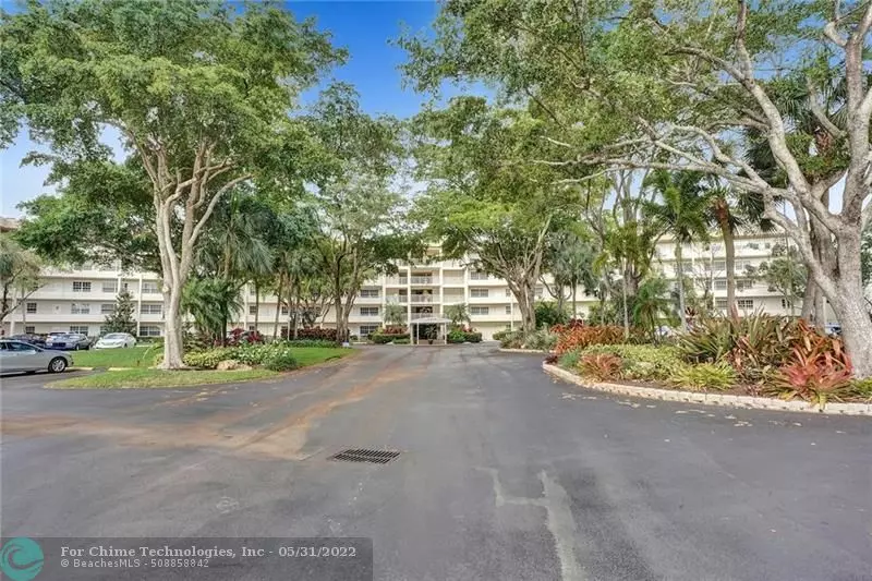 Pompano Beach, FL 33069,565 Oaks Ln  #107