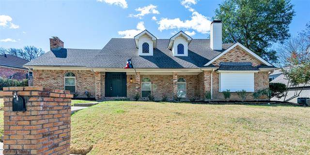 1814 Foxwood Court, Arlington, TX 76012