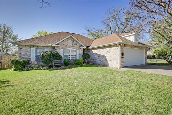 604 E 9th Street, Kemp, TX 75143